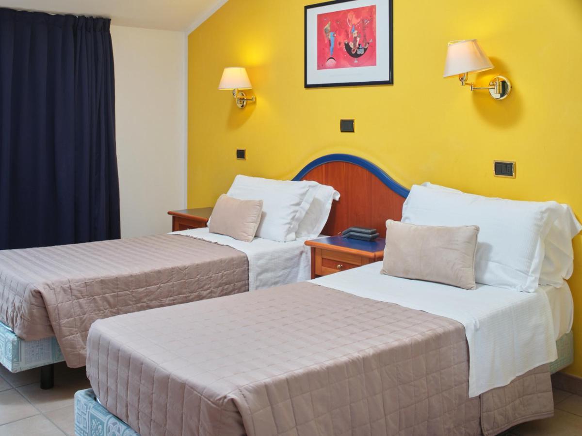 Hotel Ascot ริชชิโอเน ภายนอก รูปภาพ