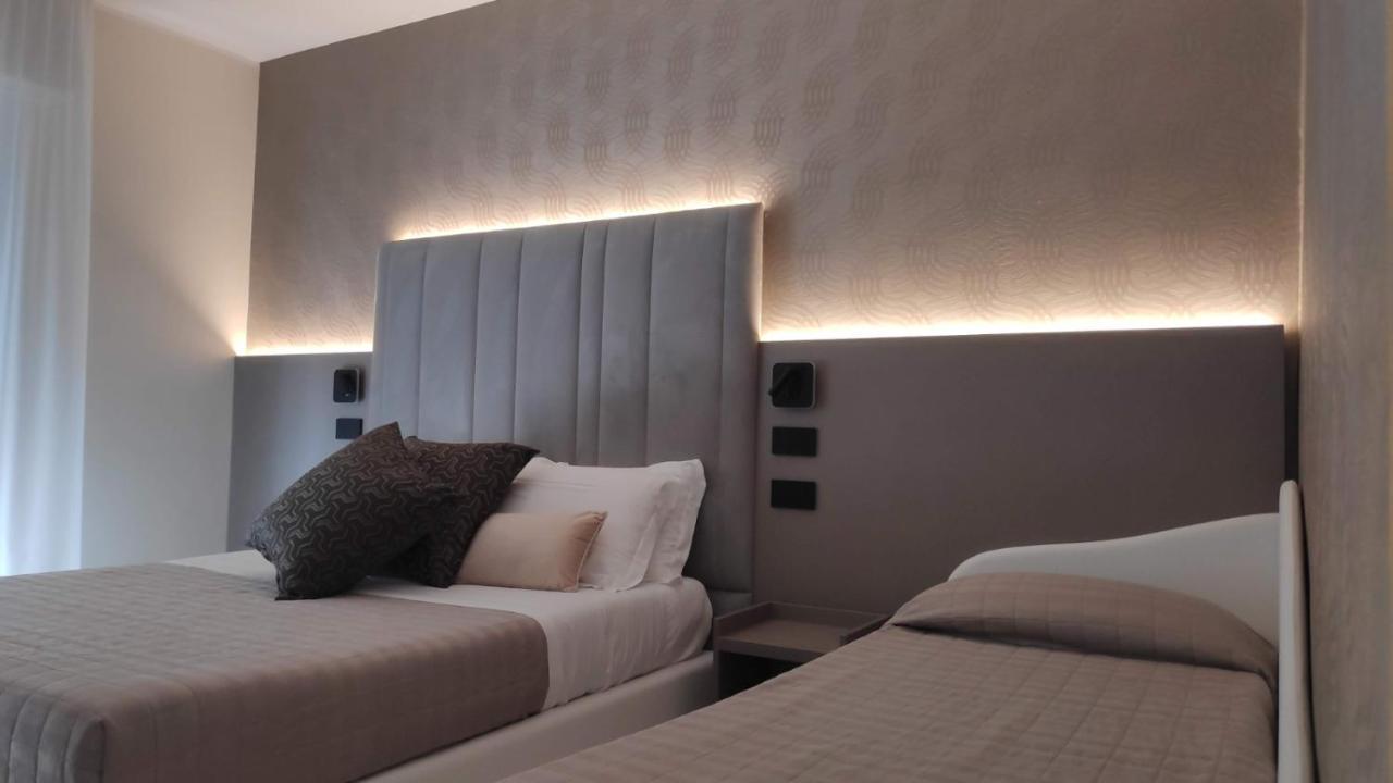 Hotel Ascot ริชชิโอเน ภายนอก รูปภาพ