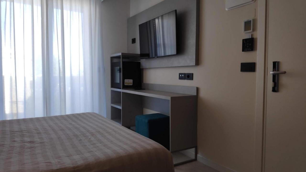 Hotel Ascot ริชชิโอเน ภายนอก รูปภาพ