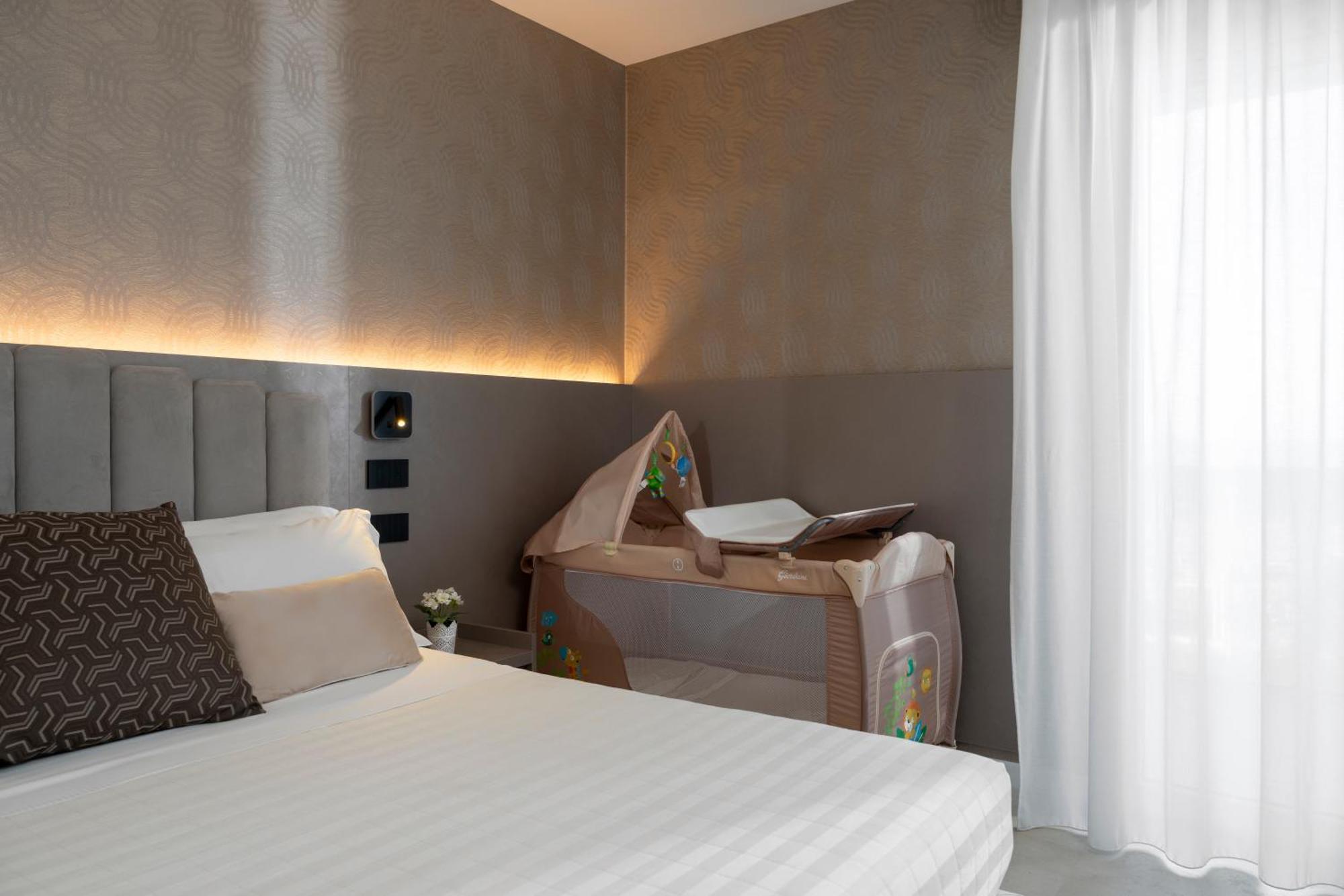 Hotel Ascot ริชชิโอเน ภายนอก รูปภาพ